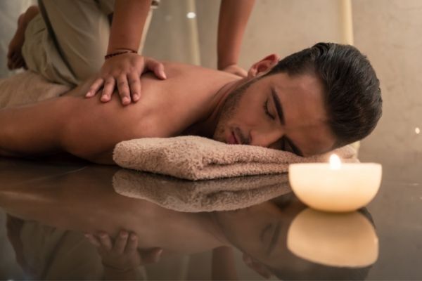 The Benefits of a Business Trip Massage for Frequent Flyers