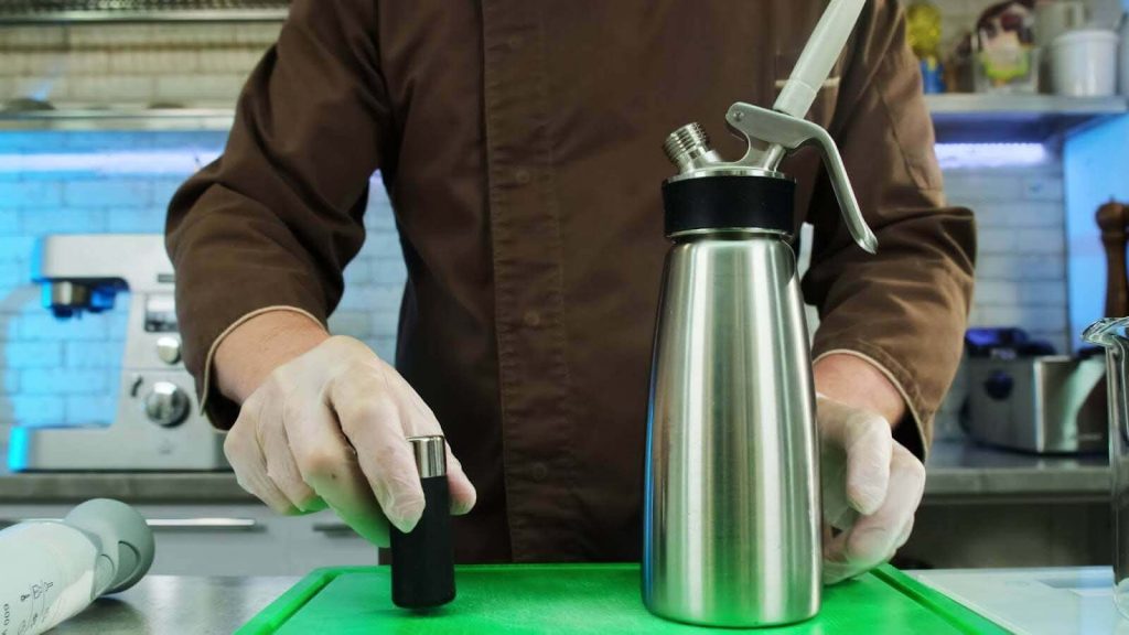 How to Use a Nitrous Oxide Tank Safely at Home？